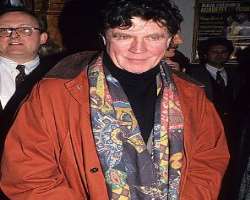 The actor was often seen wearing scarves so as to hide his double chin.